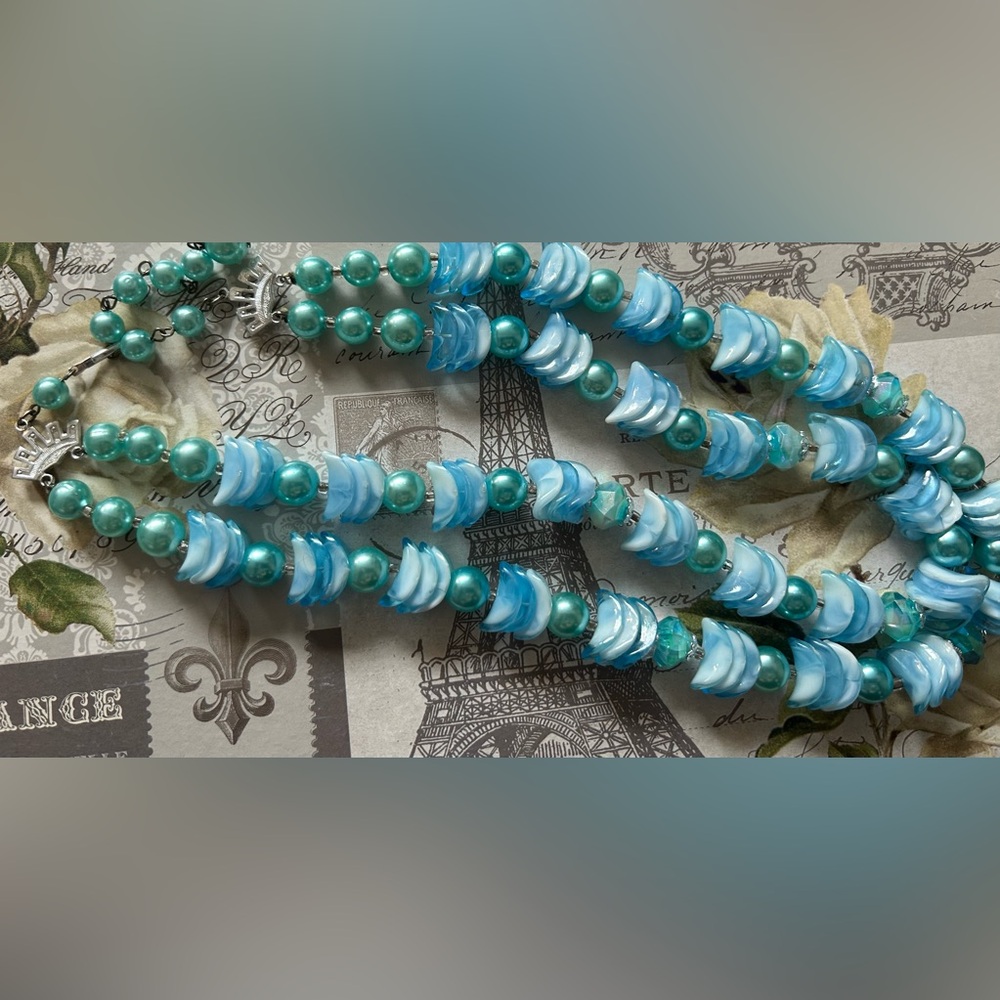 GORGEOUS VINTAGE BEADED NECKLACE